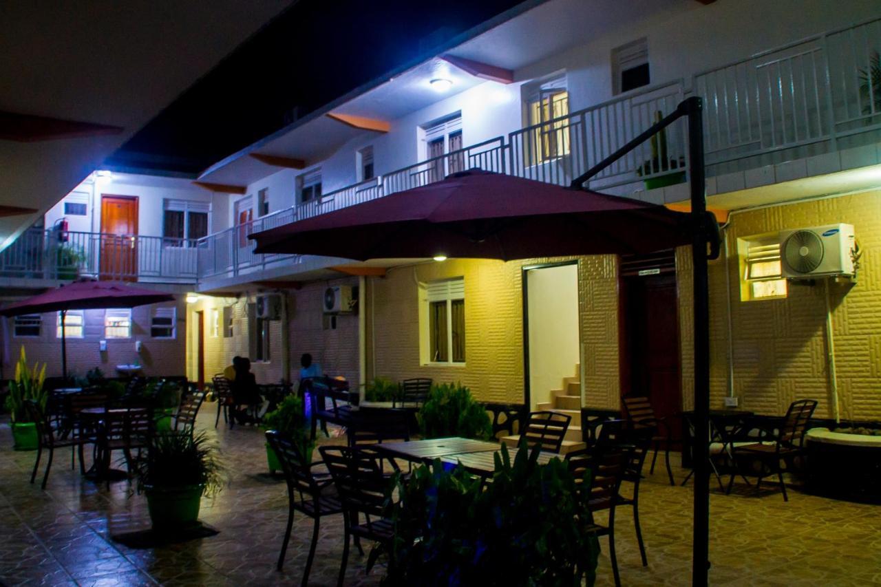 Sandton Hotel Kasese Exterior photo