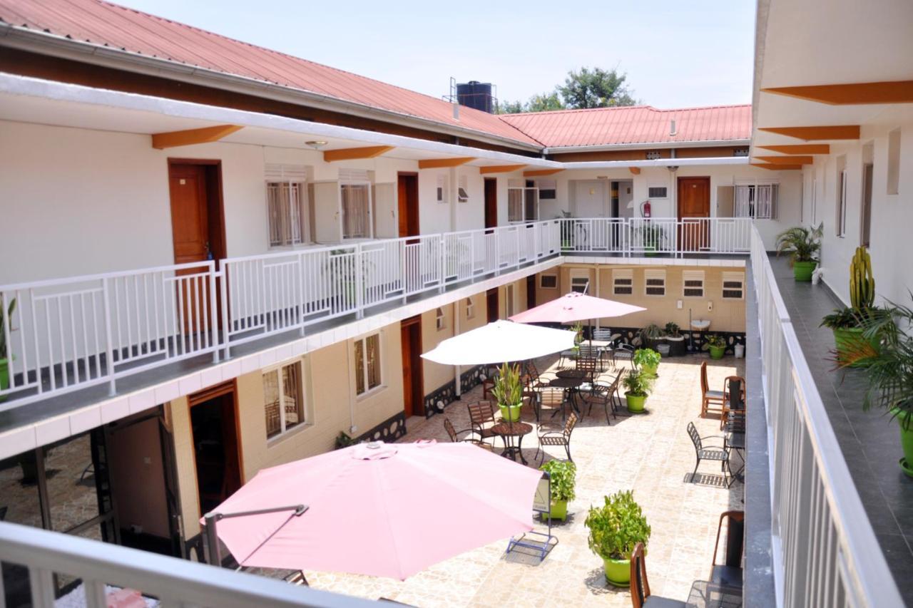 Sandton Hotel Kasese Exterior photo