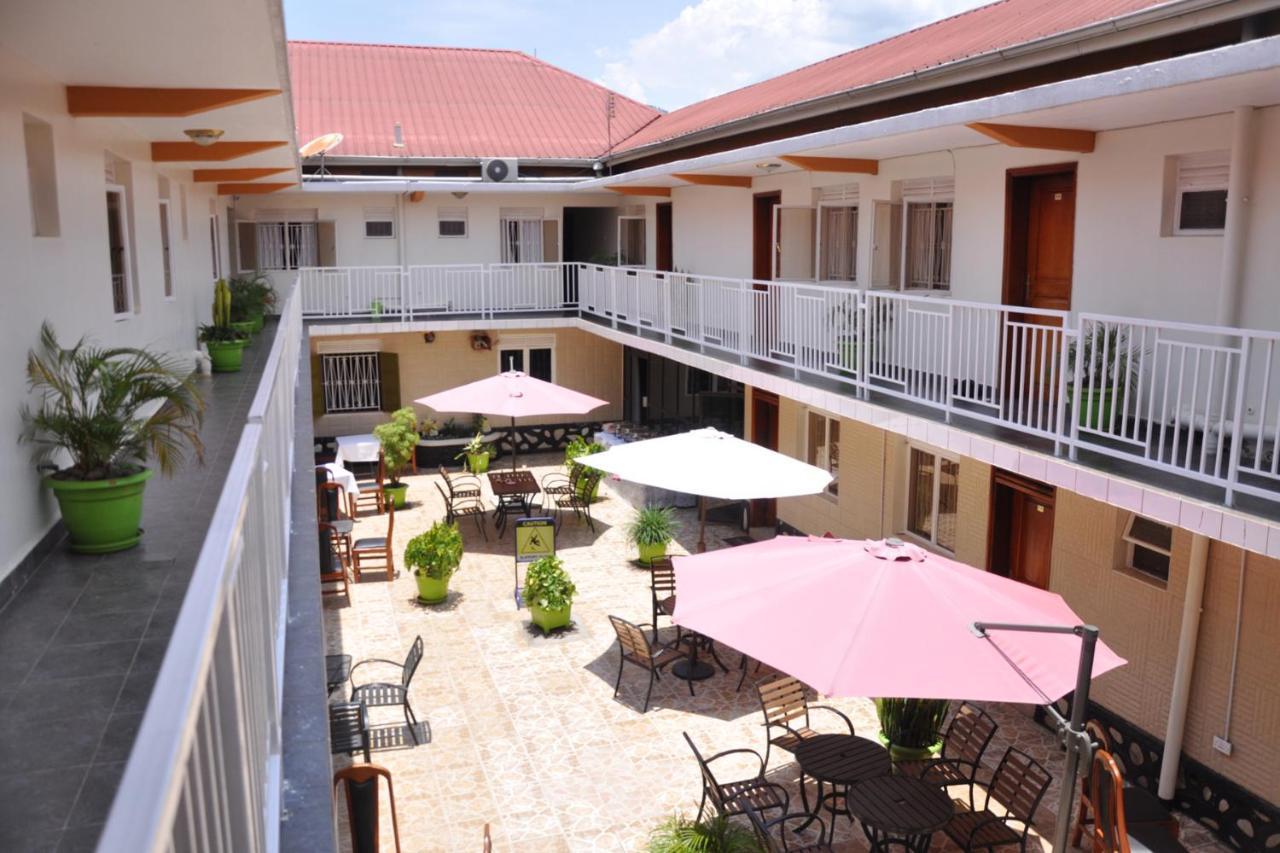 Sandton Hotel Kasese Exterior photo